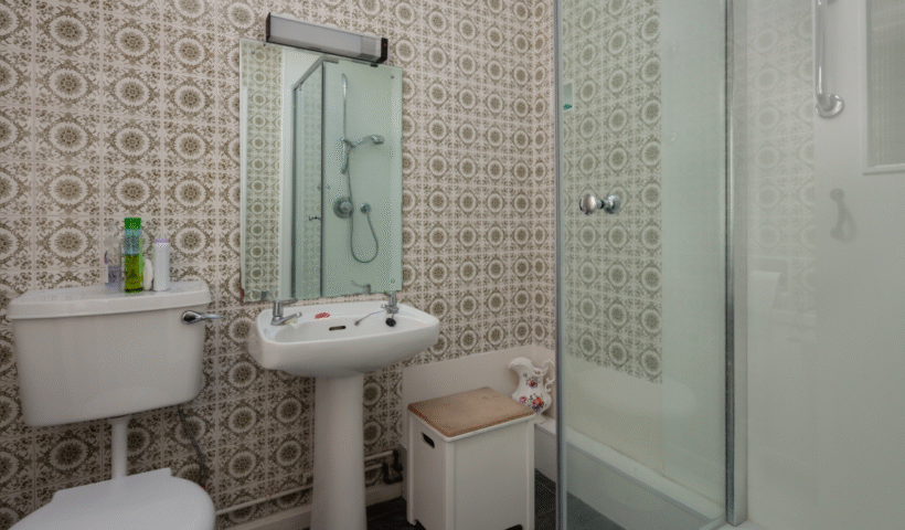 7 Renter-Friendly Temporary Bathroom Upgrades