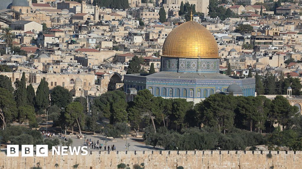 Israeli Minister Causes Controversy by Praying at Contentious Jerusalem Holy Site