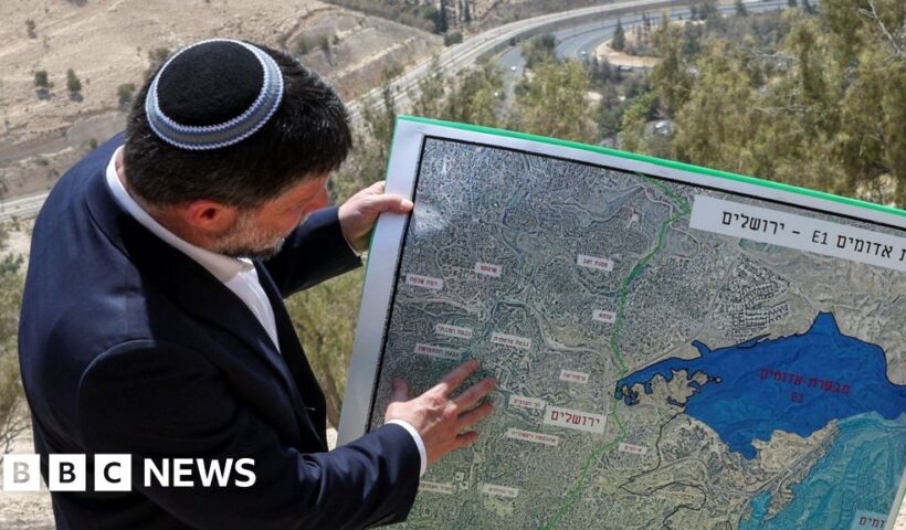 Israeli Settlement Plans to 'Bury' Palestinian State Concept, Minister Asserts