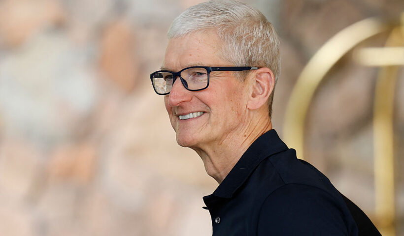 Tim Cook Allegedly Instructs Employees That Apple 'Must' Succeed in AI